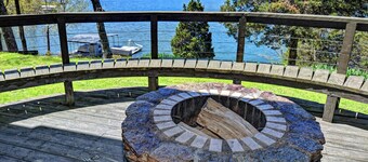 Spacious waterfront lake house located 40 mins from downtown Louisville, KY