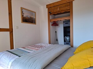 2 bedrooms