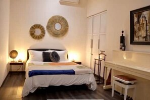 4 bedrooms, iron/ironing board, WiFi, bed sheets - Château Juliette 4* Provence wine estate (presque)