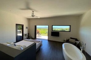 4 bedrooms, iron/ironing board, WiFi, bed sheets