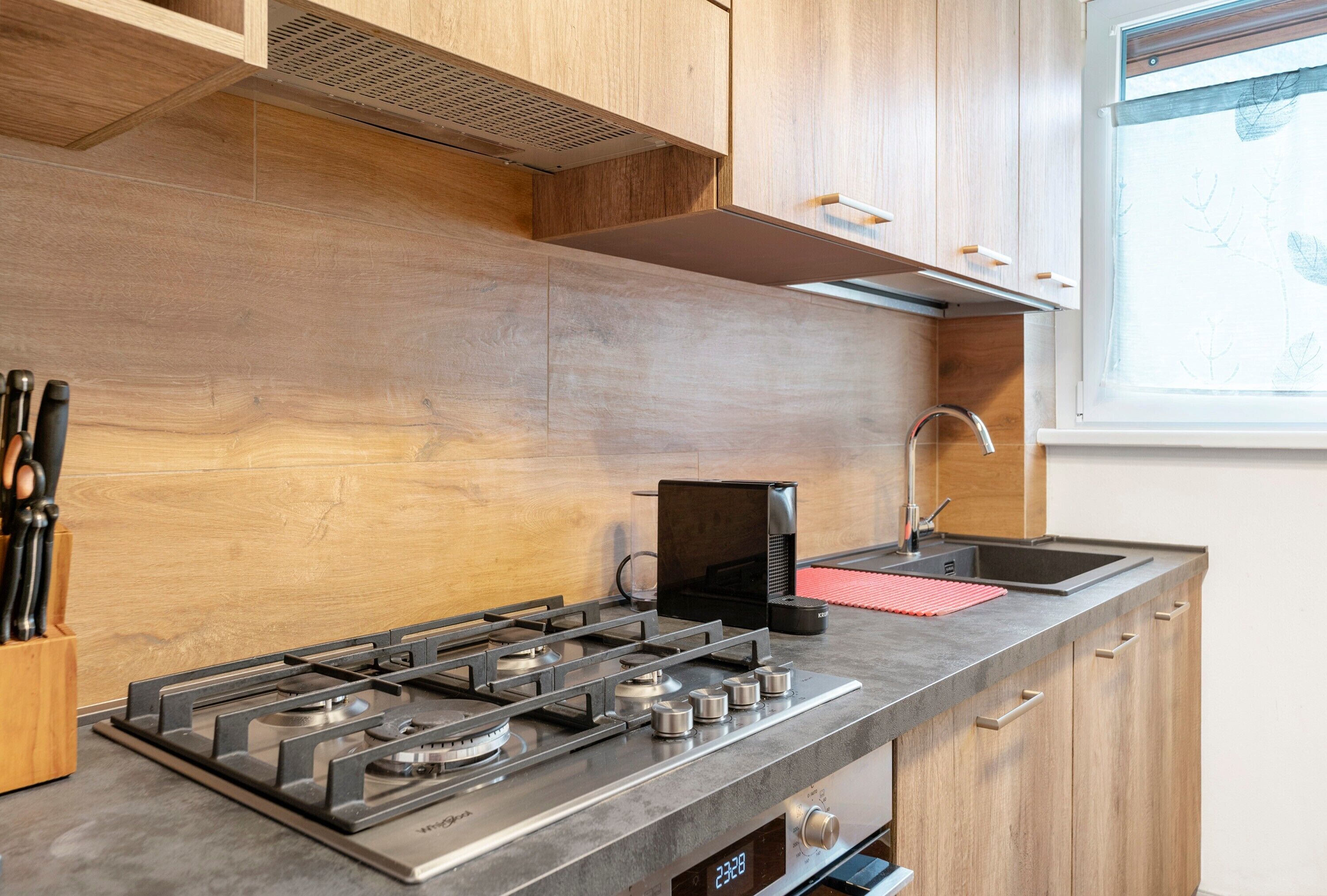 Kühlschrank, Ofen, Herdplatte, Geschirrspüler