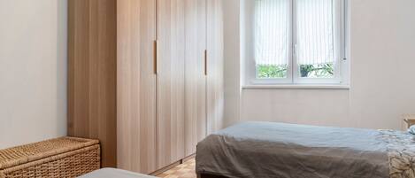 3 bedrooms, bed sheets, wheelchair access