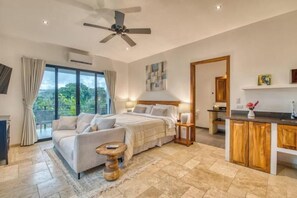 1 bedroom, Internet, bed sheets - King Room with Mountain View (Nuevo Arenal)