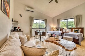 1 bedroom, Internet, bed sheets - Family Room with Mountain View (Nuevo Arenal)