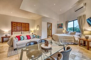 1 bedroom, Internet, bed sheets - King Room with Pool View (Nuevo Arenal)