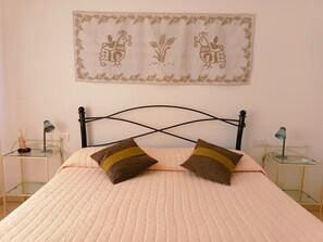 1 camera, ferro/asse da stiro, Wi-Fi, lenzuola