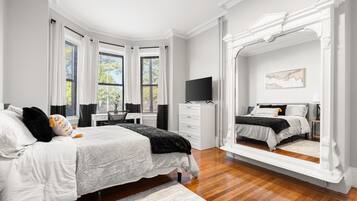 2 quartos, ferros/tábuas de passar roupa, Wi-Fi, roupa de cama