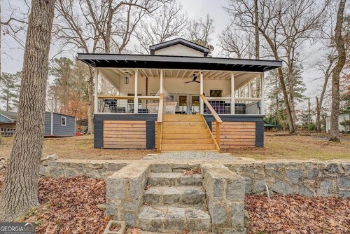 Lakefront Getaway on Jackson Lake | 3BR·2BA·Hottub