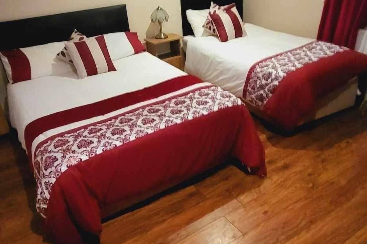 Deluxe Double Room | Iron/ironing board