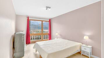 2 slaapkamers, een strijkplank/strijkijzer, wifi