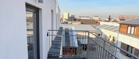 المنطقة المحيطة بالمنشأة