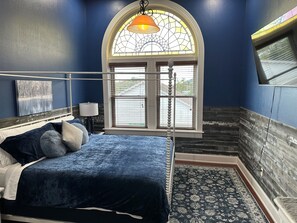 Silitysrauta/-lauta, Wi-Fi, vuodevaatteet