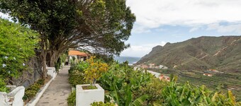 Rural House 'La Estrella' with Mountain Views, Private Terrace and Wi-Fi