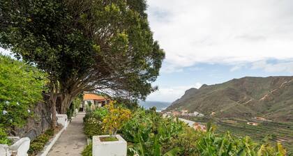 Rural House 'La Estrella' with Mountain Views, Private Terrace and Wi-Fi