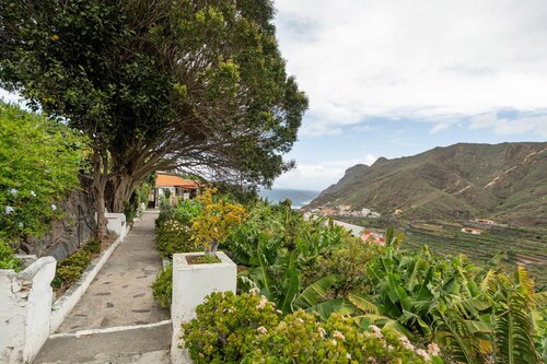 Rural House 'La Estrella' with Mountain Views, Private Terrace and Wi-Fi