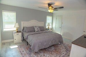 Silitysrauta/-lauta, Wi-Fi, vuodevaatteet