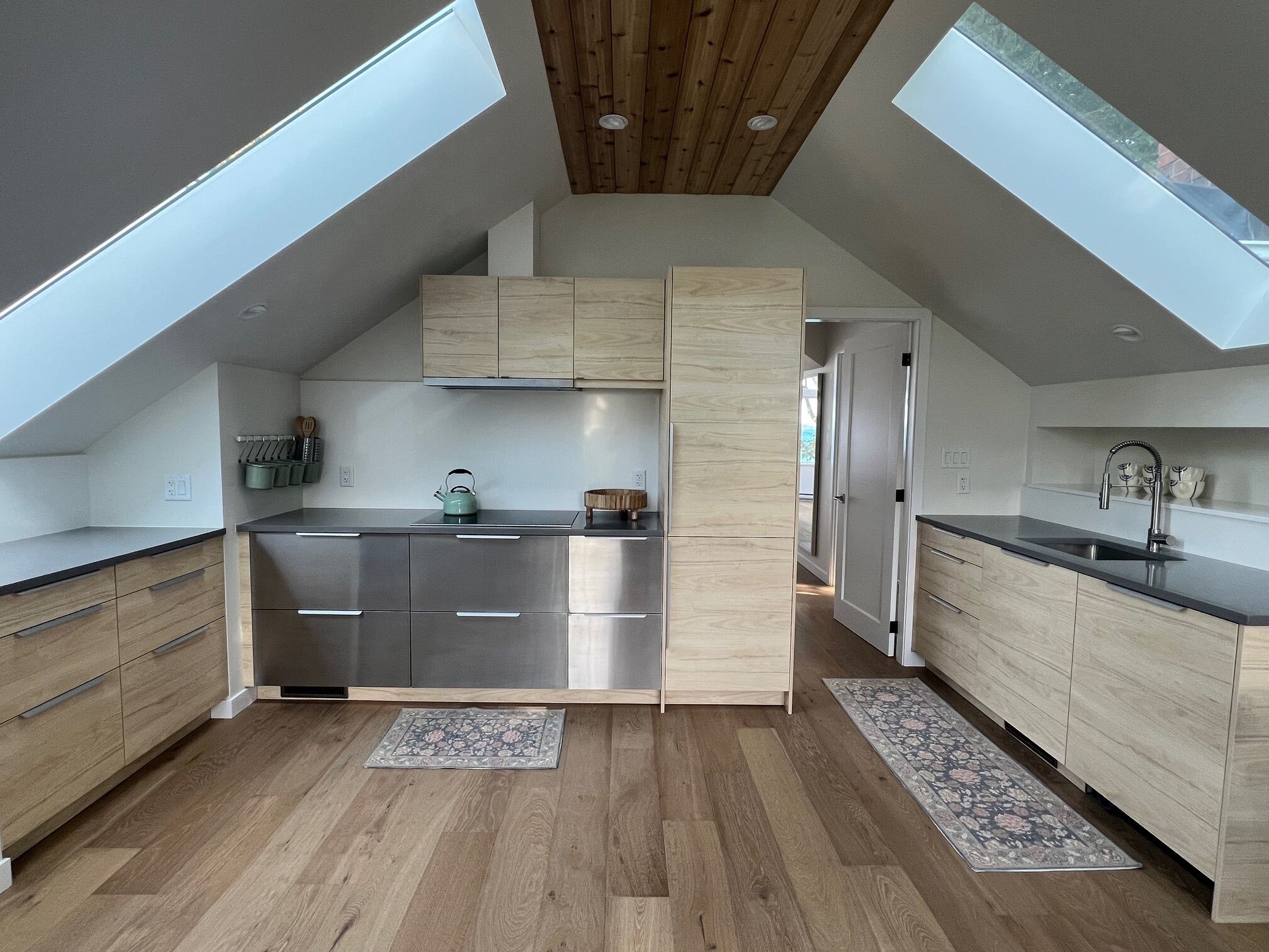 Fridge, stovetop, dishwasher, coffee/tea maker