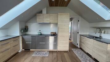 Fridge, stovetop, dishwasher, coffee/tea maker