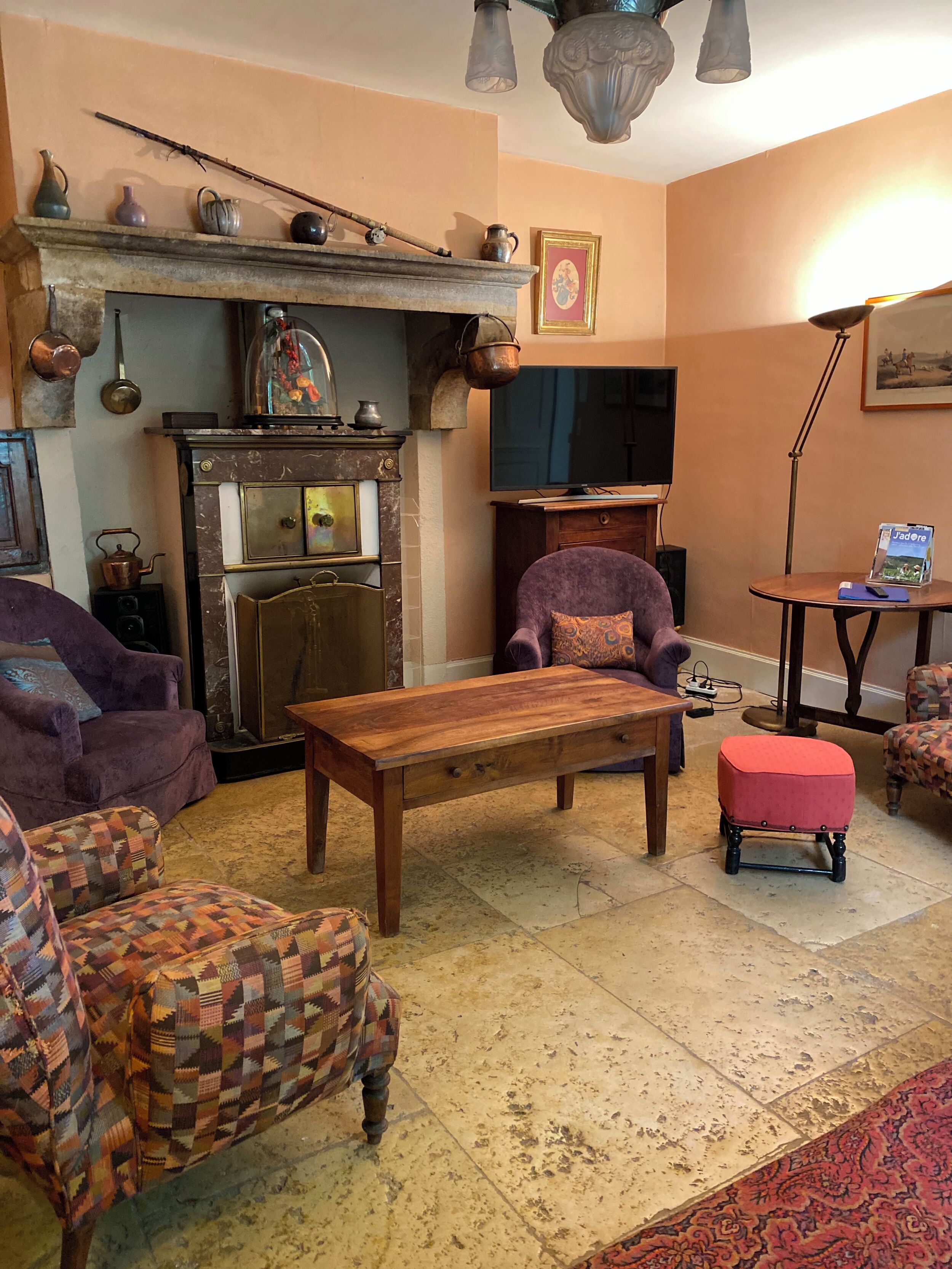 Televisie en een open haard