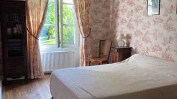 4 室のベッドルーム、アイロン / アイロン台、インターネット