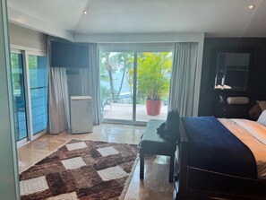 7 bedrooms, iron/ironing board, WiFi, bed sheets