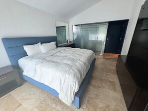 7 bedrooms, iron/ironing board, WiFi, bed sheets