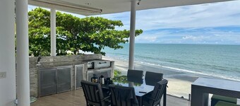 Luxury Beach front 7-bedroom house with AC in Playa Coronado Panama
