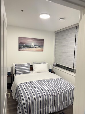 Iron/ironing board, WiFi, bed sheets