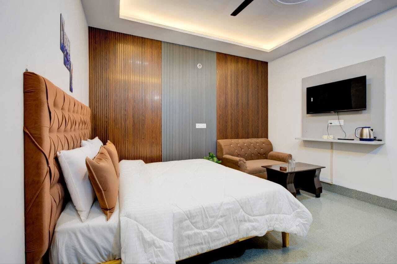 Deluxe Room | Premium bedding, rollaway beds, free WiFi, bed sheets