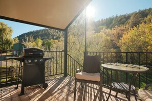Outdoor dining - Cozy Nest | Durango’s Animas Valley Retreat (La Plata County)