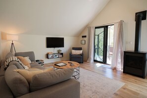 Smart TV, fireplace - Cozy Nest | Durango’s Animas Valley Retreat (La Plata County)