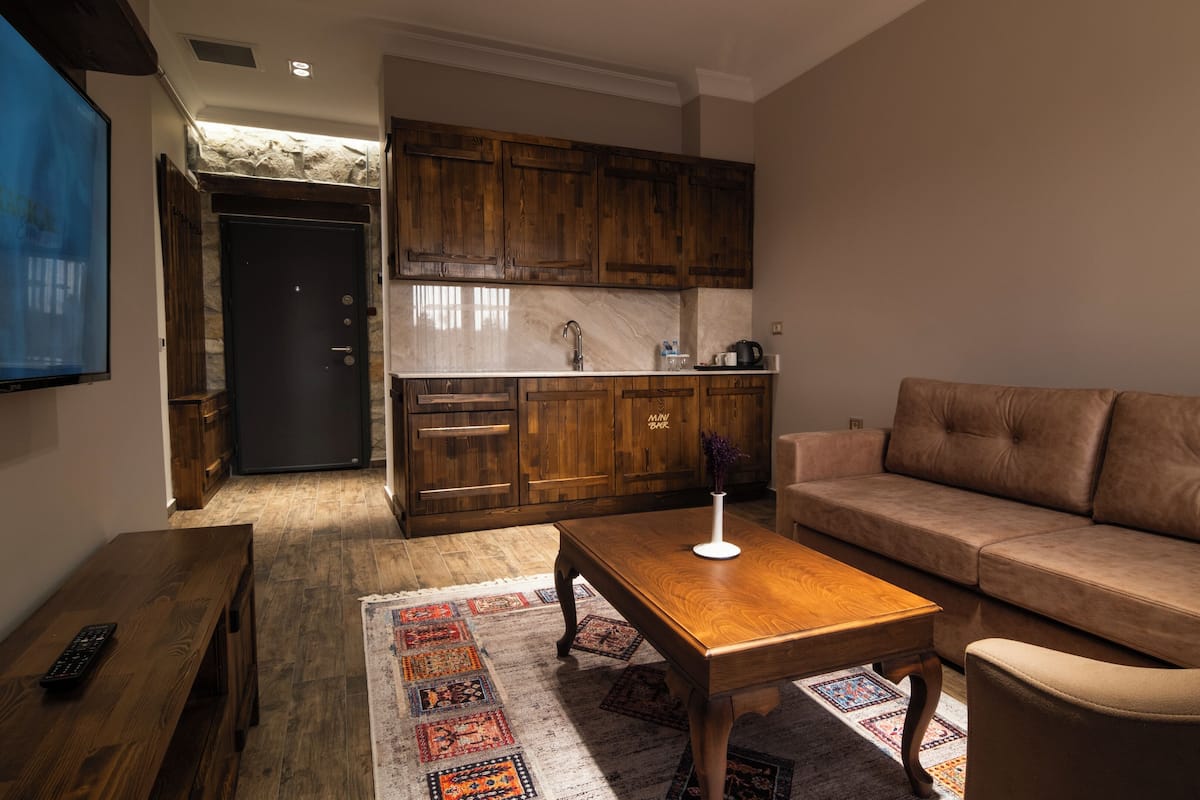 豪華套房, 花園景觀 | 私人廚房 | 小冰箱、電熱水壺、兒童餐椅