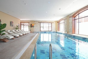 Indendørs pool