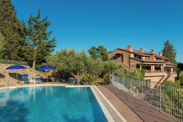 Pool - Panoramic, lighted pool, large garden, in the woods, 15 min from the sea (6) (Gavorrano)