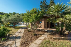 Exterior - Panoramic, lighted pool, large garden, in the woods, 15 min from the sea (6) (Gavorrano)