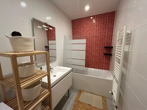 Hårtørrer, håndklæder, Toiletpapir