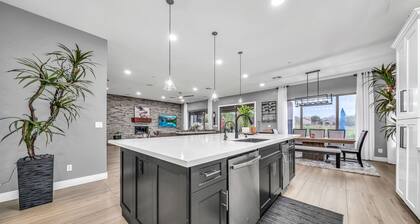 Anthem Country Club Home with pool and golf course views!