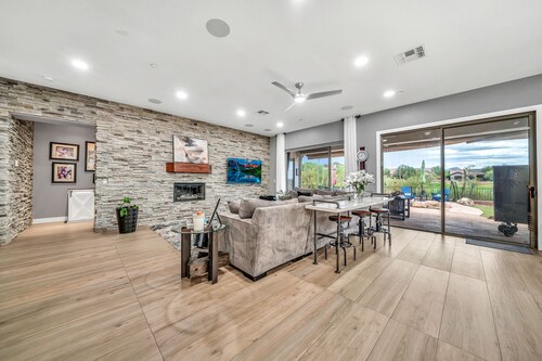 Anthem Country Club Home with pool and golf course views!