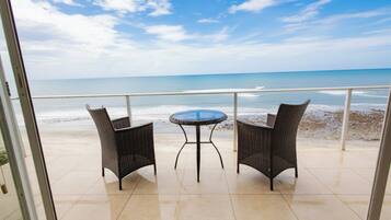 Studio Suite, Multiple Beds, Kitchen, Ocean View | Terrace/patio