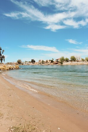 Beach - Colorado River RV in Enchanting Needles with beautiful views and boat launch. (Needles)