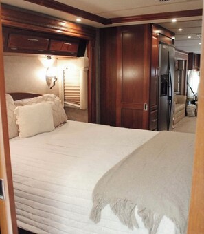 1 bedroom, iron/ironing board, free WiFi, bed sheets - Colorado River RV in Enchanting Needles with beautiful views and boat launch. (Needles)