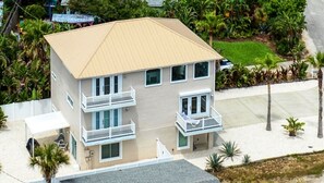 Exterior - Stunning Key West style villa with Ocean views of world-famous Ormond Beach (Ormond Beach)
