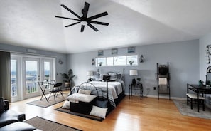 Iron/ironing board, free WiFi, bed sheets - Stunning Key West style villa with Ocean views of world-famous Ormond Beach (Ormond Beach)