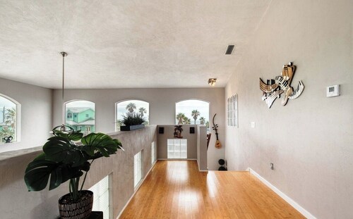 Stunning Key West style villa with Ocean views of world-famous Ormond Beach