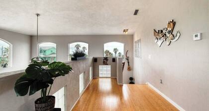 Stunning Key West style villa with Ocean views of world-famous Ormond Beach