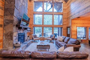 Smart-TV, peis, fotballspill og stereoanlegg