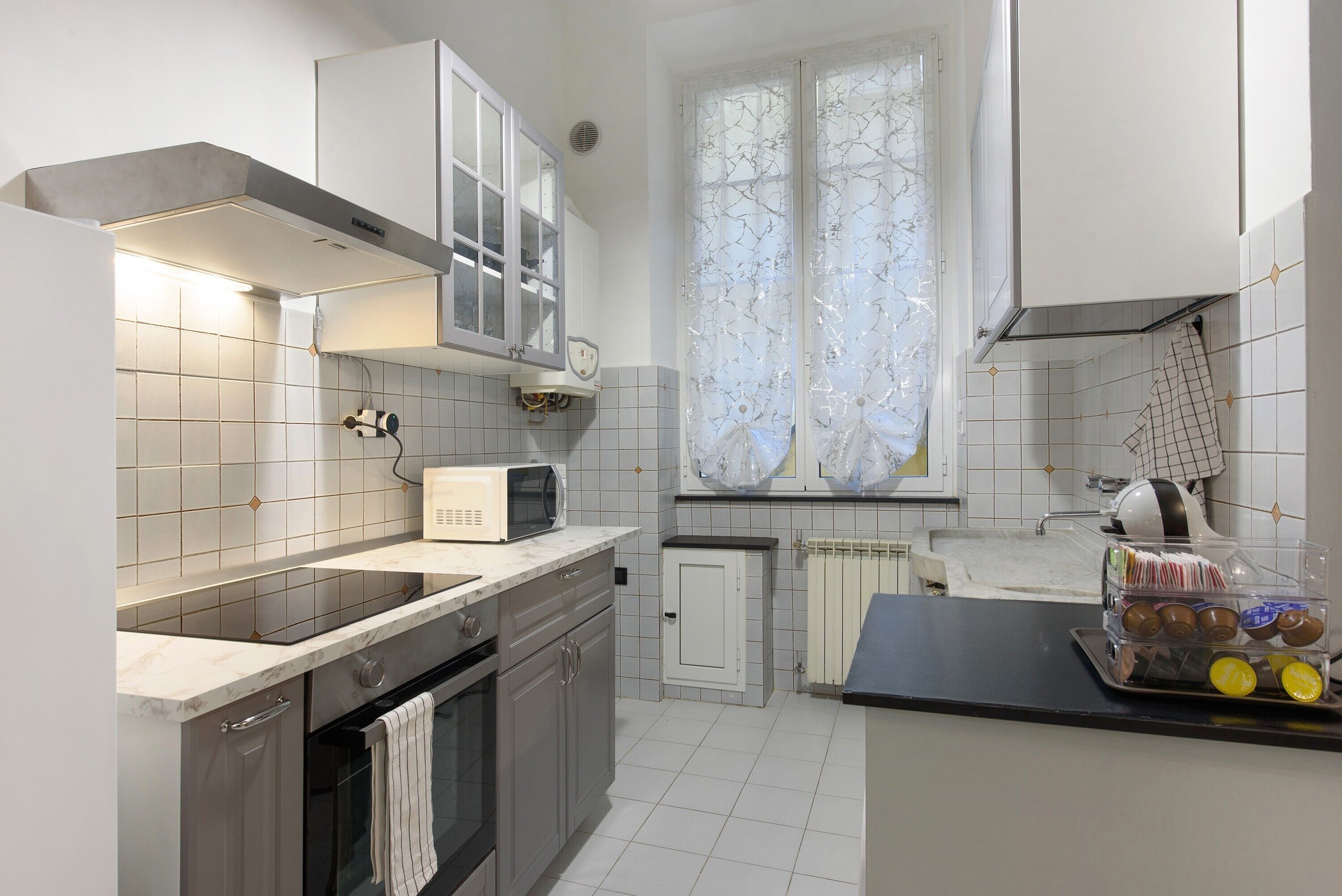 Geladeira, micro-ondas, fogão, cooktop