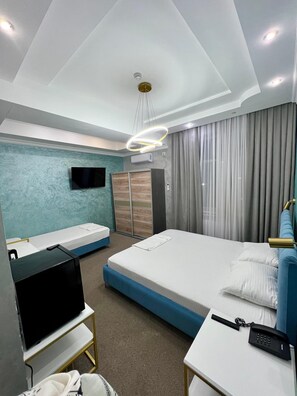 Habitación triple Deluxe | Tabla de planchar con plancha y wifi gratis