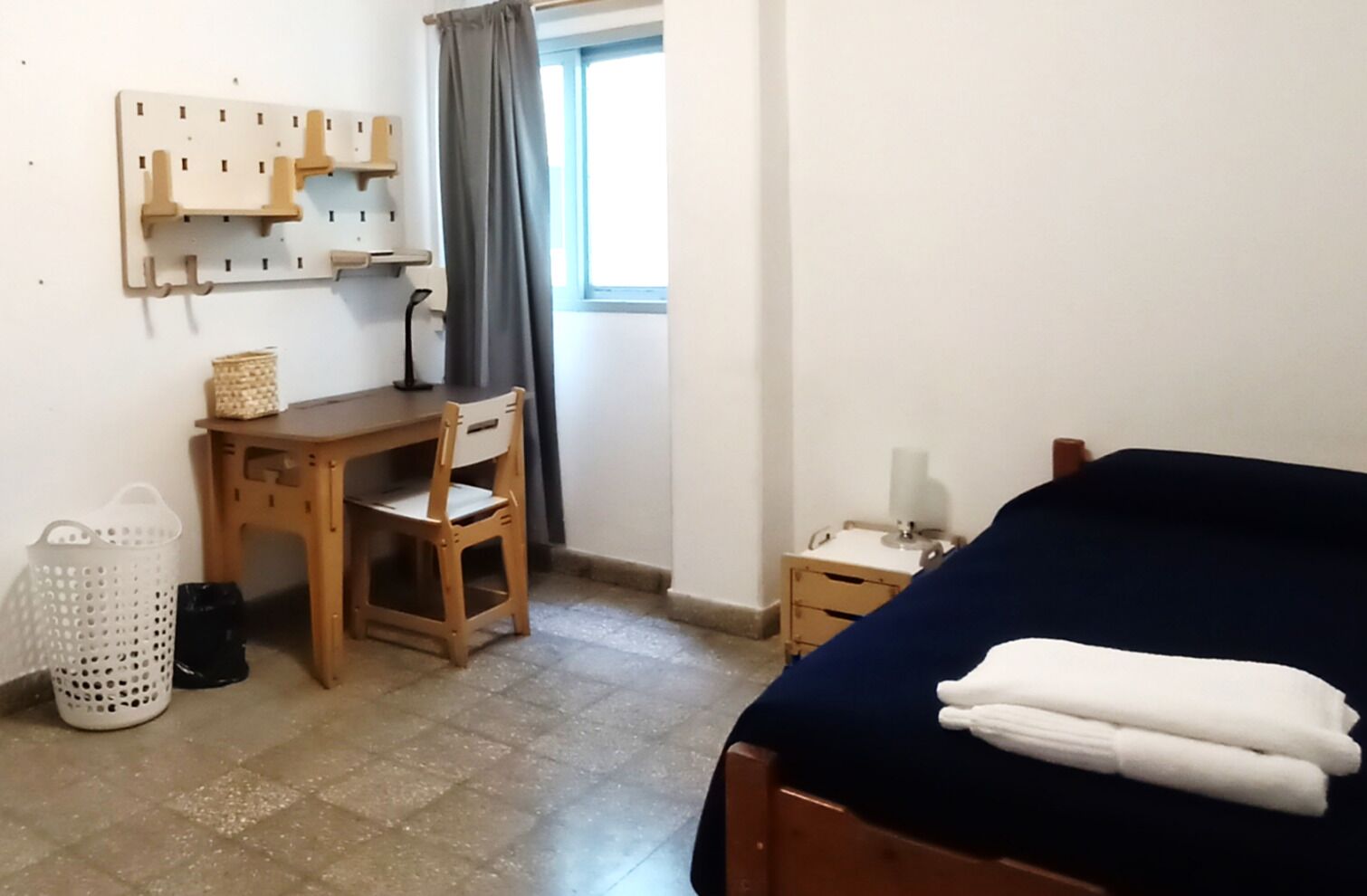 1 habitación, tabla de planchar con plancha y acceso a internet 