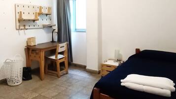 1 habitación, tabla de planchar con plancha y acceso a internet